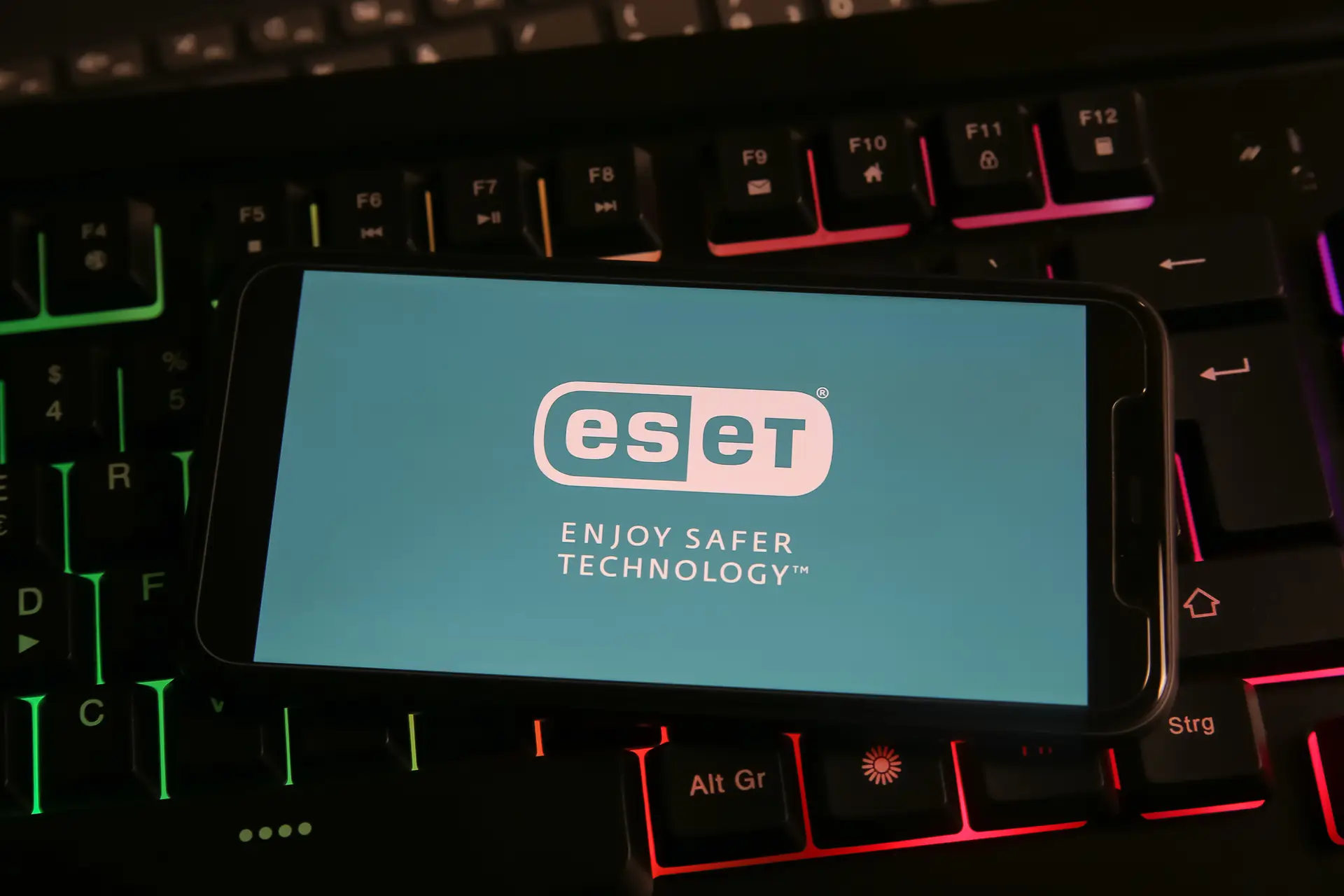 Immagine in evidenza per l'articolo: Come Scegliere Il Miglior Servizio Mdr: Guida Completa Per Aziende