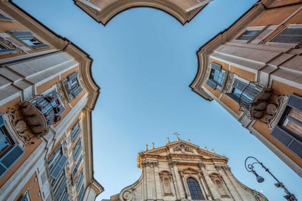 Architettura barocca vista dal basso