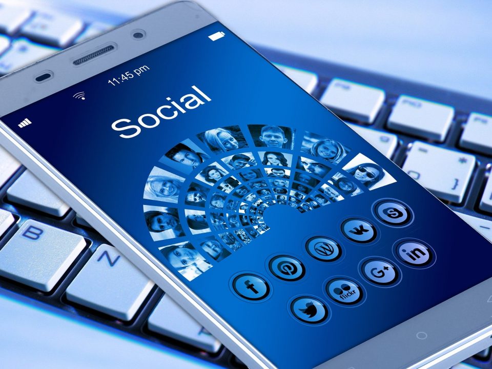 Social media e social network, differenze tra social media e social network, differenza social media e social network, differenza tra social network e social media, social network e social media differenza